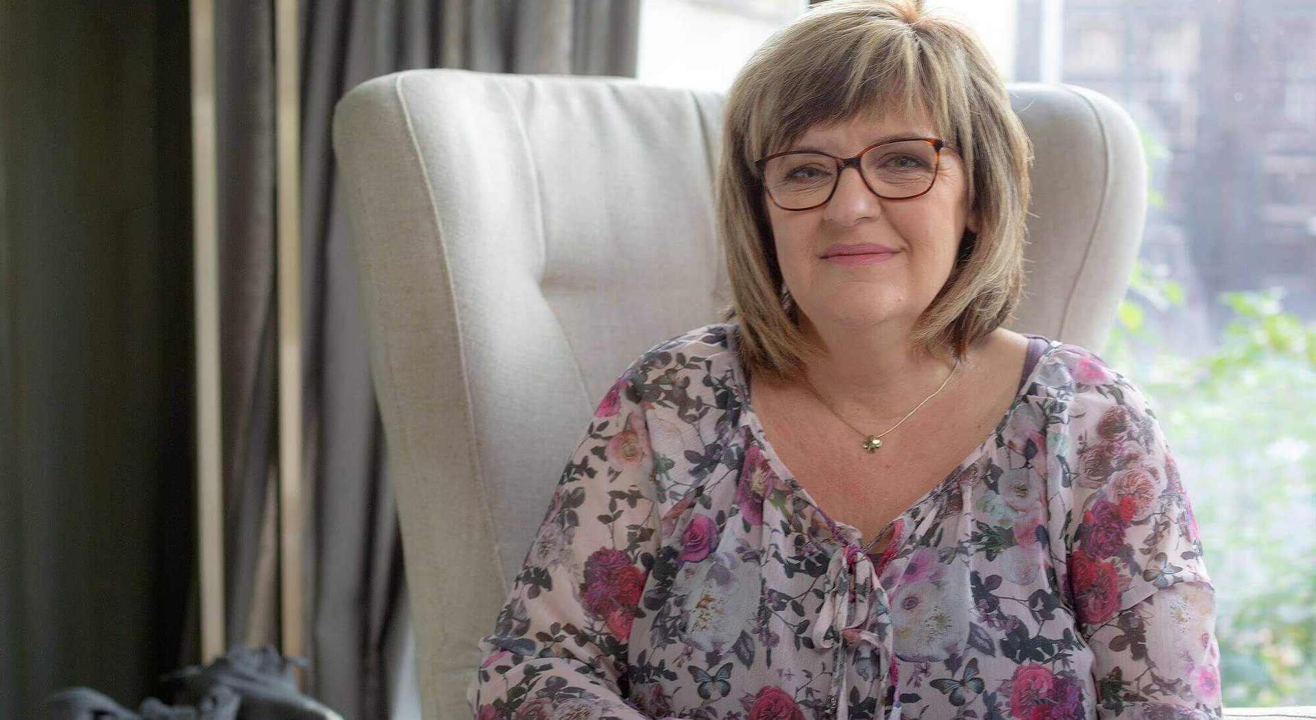 Portrait von Arthrose-Patientin Jana Eckner, die bei Bauerfeind über ihre Erfahrungen mit der Erkrankung spricht.